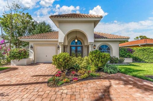 571 93rd Ave, Naples, FL 34108-2436