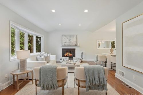 23 Brighton Pl, Stamford CT  06902-2501 exterior