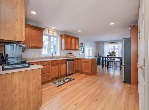19 Waterford Dr, Sandown NH  03873-2078 exterior