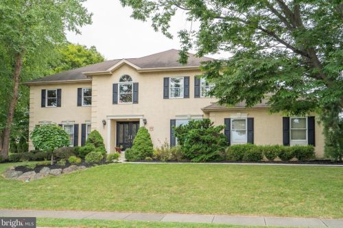 2327 Holly Ln, Miquon, PA 19444-2237
