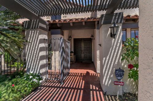 68 Calle Rivero, Rancho Mirage CA  92270-2253 exterior