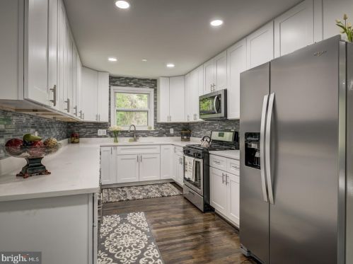 8813 Lagrange St, Lorton VA 22079-1643 exterior