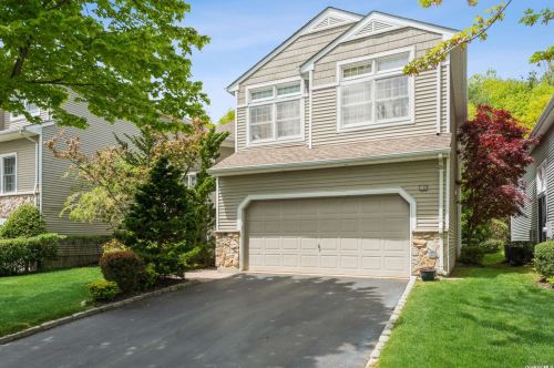 132 Sagamore Dr, Hicksville, NY 11803-1524