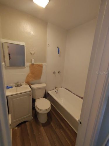 1347 9 Ave, Saint Petersburg FL  33705-1220 exterior