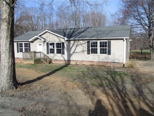 2776 Sandy Cross Rd, Reidsville, NC 27320-7835