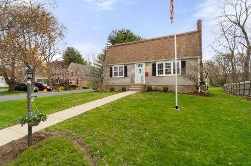 23 Washington St, Whitman, MA 02382-2312