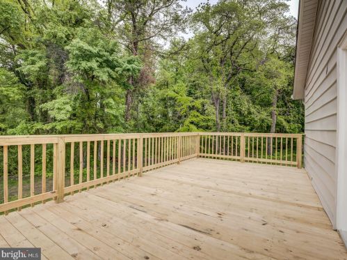 8813 Lagrange St, Lorton VA 22079-1643 exterior