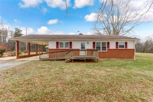 3724 Iron Works Rd, Reidsville, NC 27320-8419