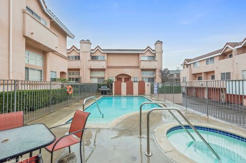 7320 Balboa Blvd, Van Nuys CA 91406-2757 exterior