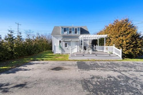 836 Point Judith Rd, South Kingstown RI  02882-5174 exterior