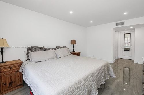 2634 38 Ave, Hollywood FL 33021-1937 exterior