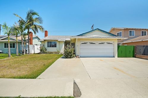 411 214th St, Long Beach, CA 90745-2108