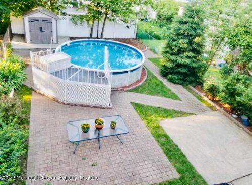 15 5th St, Bayonne, NJ 07002-4226