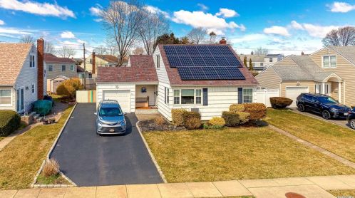 23 Corona Dr, Bethpage NY  11714-4547 exterior