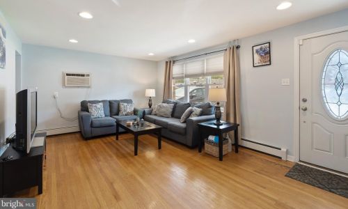 727 Carmen Dr, Norristown, PA 19401-3545