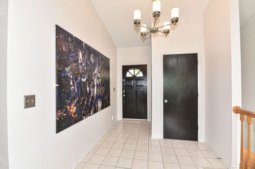 219 Stewart Hill Dr, Waukesha, WI 53188-4830