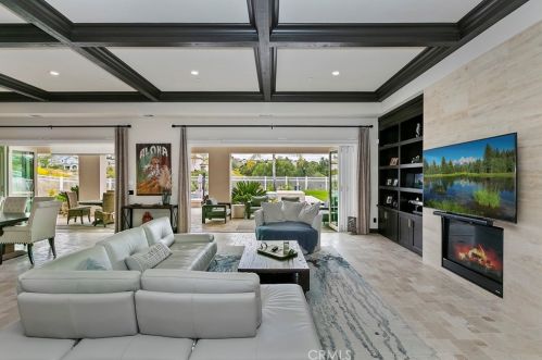 16105 Mariposa Ave, Riverside CA  92504 exterior