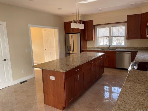 3 Stratford Rd, New Rochelle NY  10804-2519 exterior