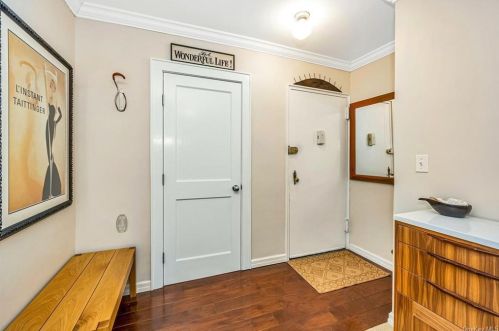 4 Bryant Cres, White Plains, NY 10605-2640