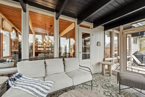 77 Lakeview Dr, Lake Geneva WI  53147-9701 exterior