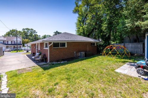 25 Batten Ave, Blenheim NJ  08012-4859 exterior