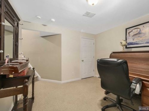 5 River Dell, Oakland NJ  07436-2302 exterior