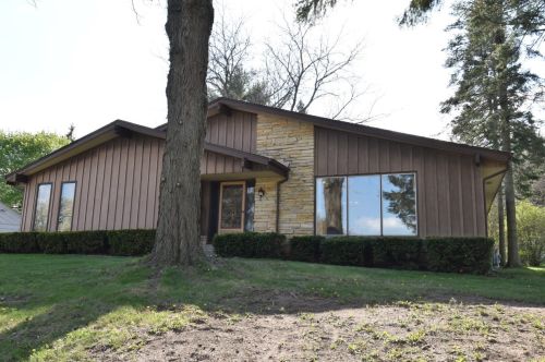 202 Harmont Rd, Waterford, WI 53185-4122
