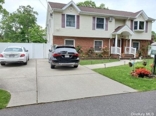 383 Chelsea Ave, Babylon, NY 11704-4023