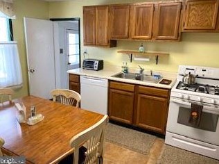 376 Amosland Rd, Holmes PA  19043-1203 exterior