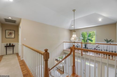 43 Mdw Blf Rd, Greystone Park NJ 07950-1951 exterior