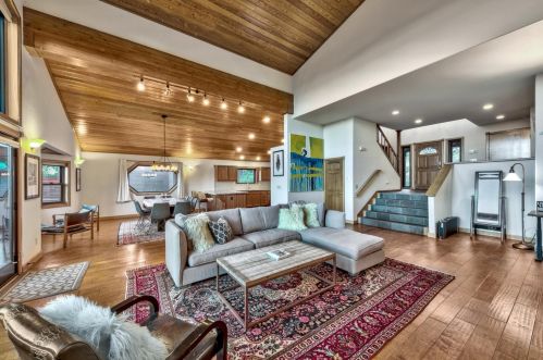 13289 Ski Slope Way, Truckee CA  96161-7082 exterior