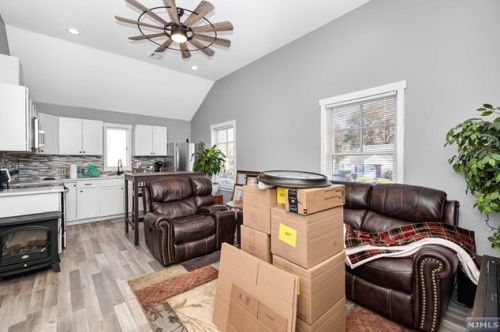 12 Brook St, Mahwah NJ  07430-1104 exterior