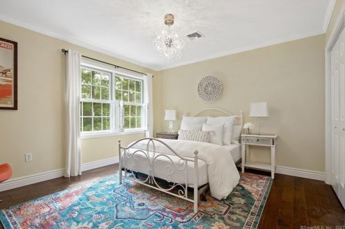 16 Saxony Ln, Woodbury CT  06798-2533 exterior