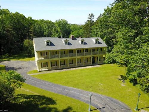 31390 Cannon Rd, Cleveland, OH 44139-1627