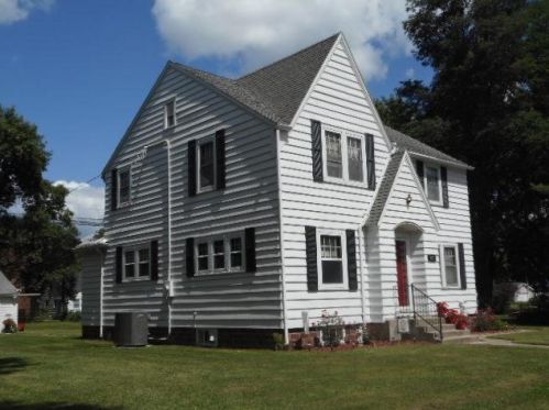 310 3rd Ave, Lamberton, MN 56152-1370