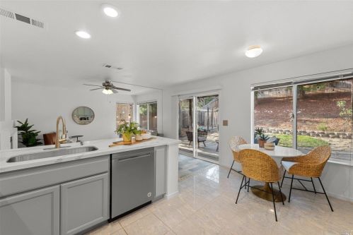 208 Bald Eagle Dr, Vacaville CA  95688-1054 exterior