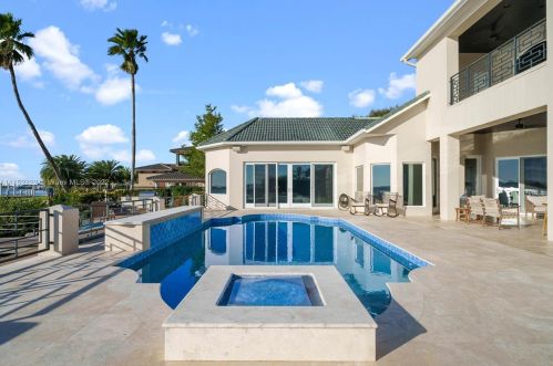 4828 Peninsula Dr, Daytona Beach FL 32127-7203 exterior