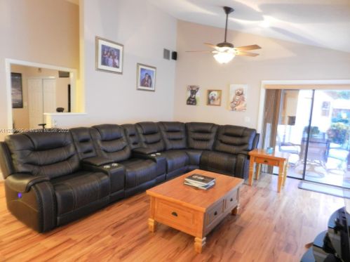 701 113th Ave, Hollywood, FL 33025-3418