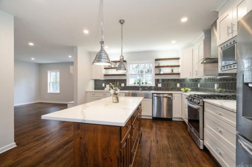 15 Thelma Pl, White Plains NY  10605-3808 exterior