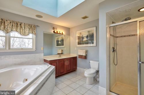 4 Millennium Dr, Columbus NJ  08022-2250 exterior