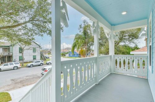 1408 26 St, Galveston TX 77550-7815 exterior