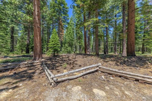 1348 Ottawa Dr, South Lake Tahoe CA  96150-4820 exterior