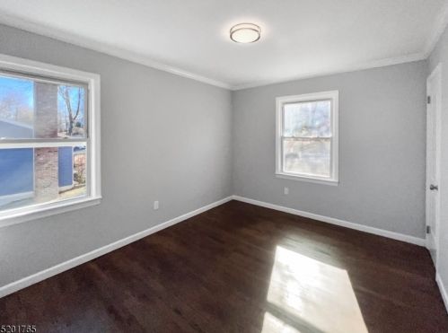 75 Elba Ave, Hopatcong NJ  07843-1848 exterior