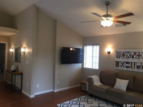 1306 Strawberry Ct, Danville, CA 94526-5650