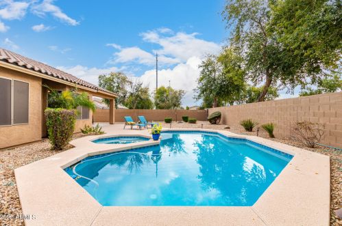 3890 Ashley Dr, Chandler AZ 85249-5261 exterior