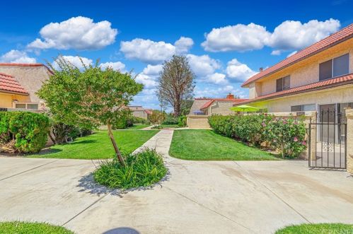 2104 El Domingo Cir, Lancaster, CA 93536-5782
