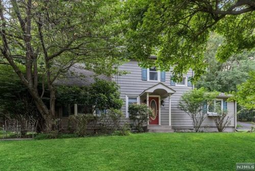 390 Mountain Ave, Franklin Lakes, NJ 07417-1463
