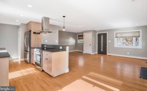 3231 Dye Dr, Falls Church, VA 22042-3750