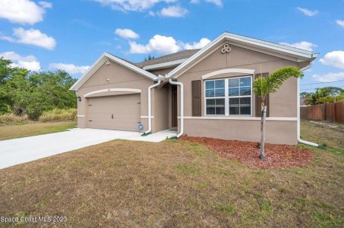 114 Capri Ave, Sebastian, FL 32958-5626