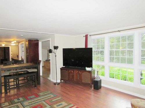 132 Turnbull Rd, New Hartford CT  06057-4136 exterior